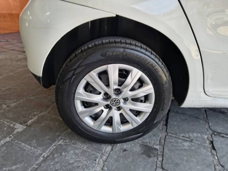 VOLKSWAGEN - FOX - 2005/2005 - Branca - R$ 19.900,00