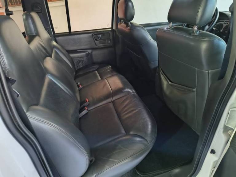CHEVROLET - S10 - 2006/2006 - Branca - R$ 69.900,00