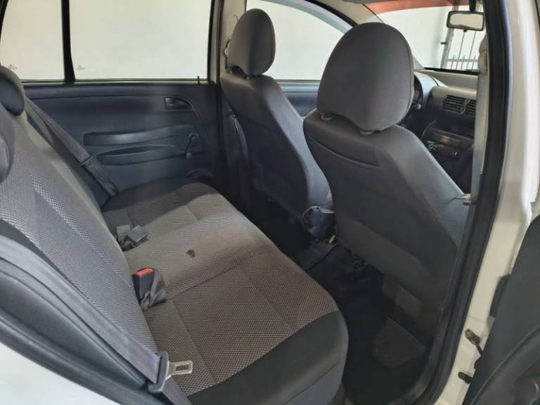 VOLKSWAGEN - FOX - 2005/2005 - Branca - R$ 19.900,00