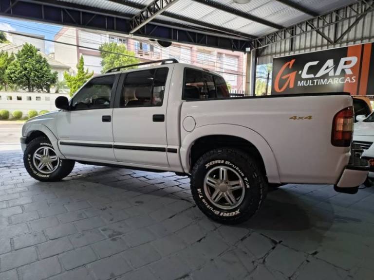 CHEVROLET - S10 - 2006/2006 - Branca - R$ 69.900,00