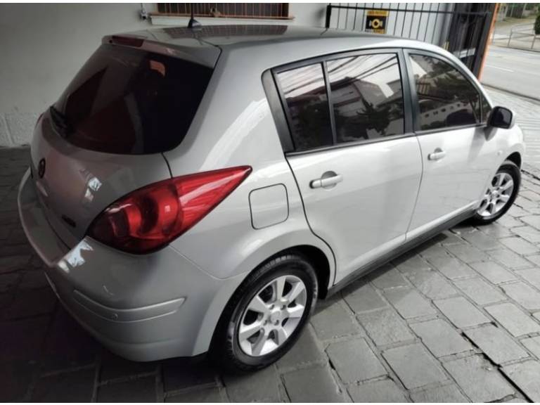 NISSAN - TIIDA - 2010/2010 - Prata - R$ 27.500,00