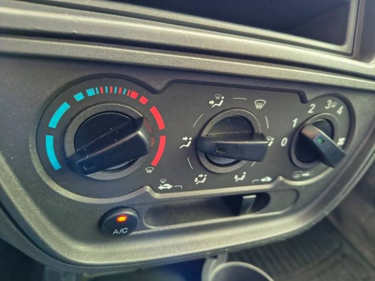 FORD - KA - 2013/2013 - Prata - Sob Consulta