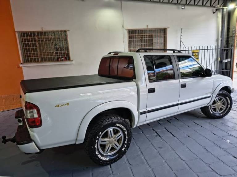 CHEVROLET - S10 - 2006/2006 - Branca - R$ 69.900,00