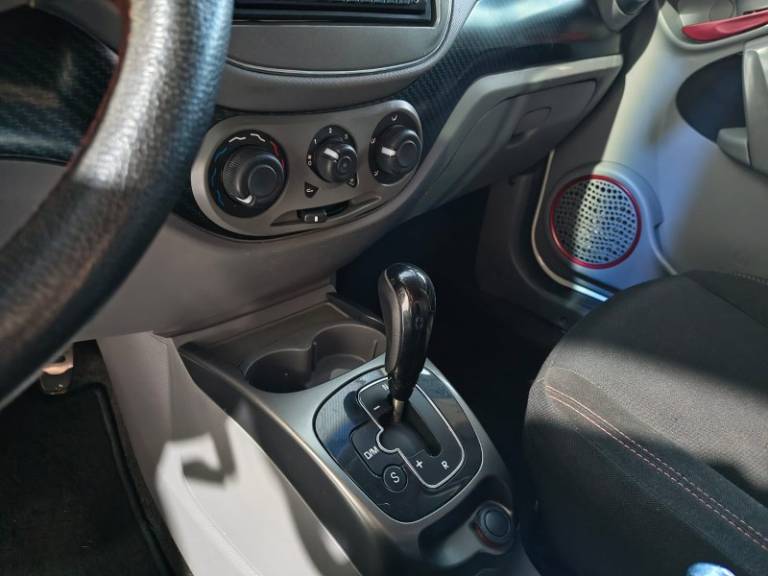 FIAT - PALIO - 2013/2013 - Branca - R$ 37.900,00