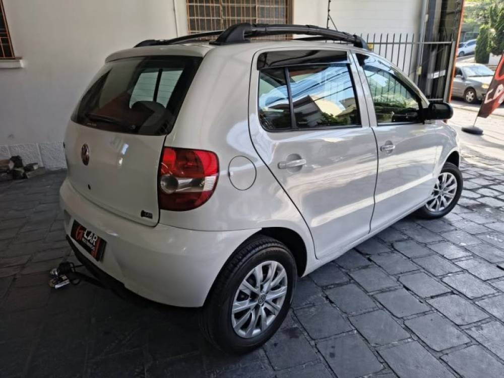 VOLKSWAGEN - FOX - 2005/2005 - Branca - R$ 19.900,00
