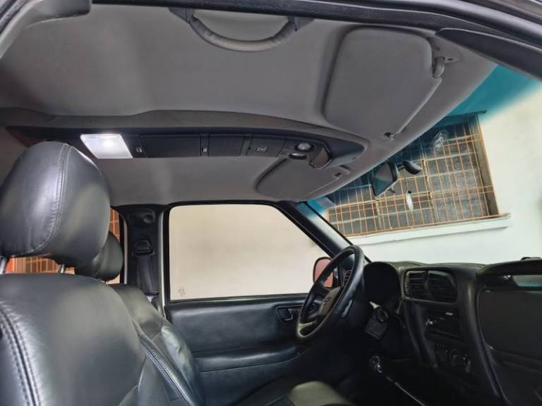 CHEVROLET - S10 - 2006/2006 - Branca - R$ 69.900,00
