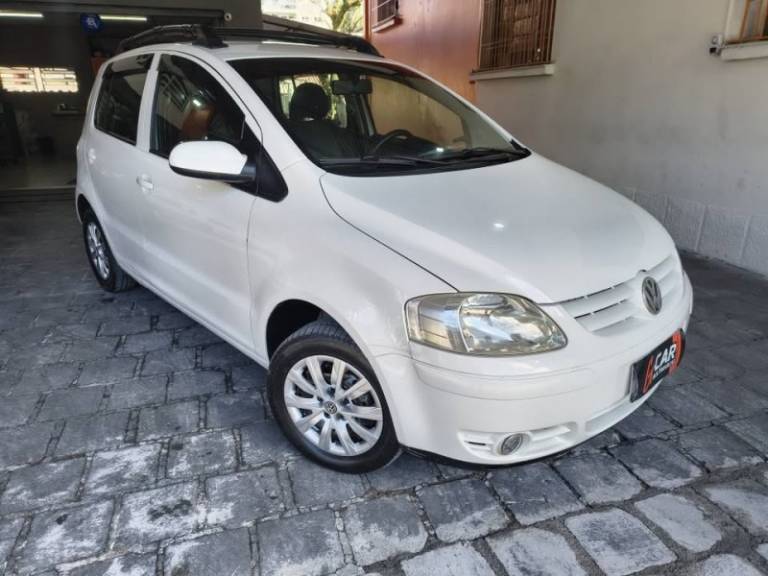 VOLKSWAGEN - FOX - 2005/2005 - Branca - R$ 19.900,00