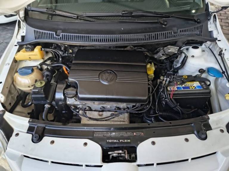 VOLKSWAGEN - FOX - 2005/2005 - Branca - R$ 19.900,00