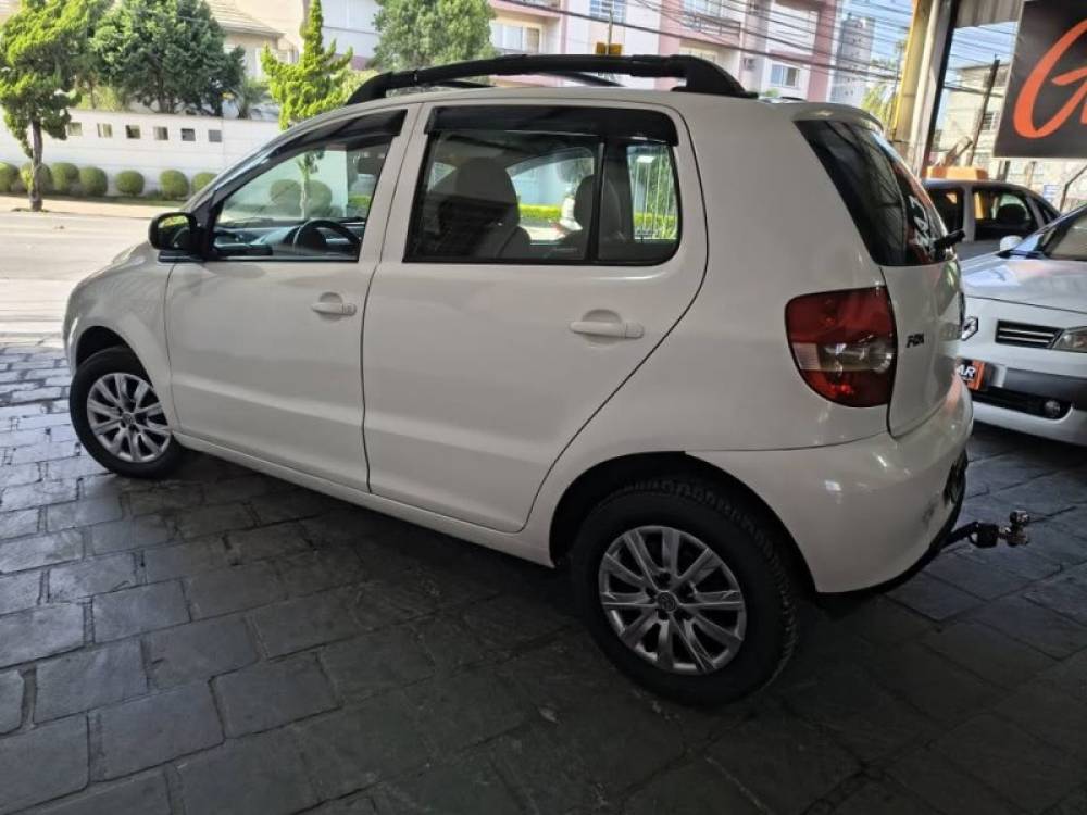 VOLKSWAGEN - FOX - 2005/2005 - Branca - R$ 19.900,00