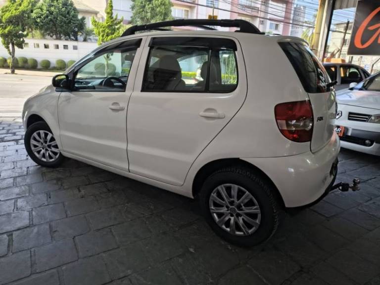 VOLKSWAGEN - FOX - 2005/2005 - Branca - R$ 19.900,00